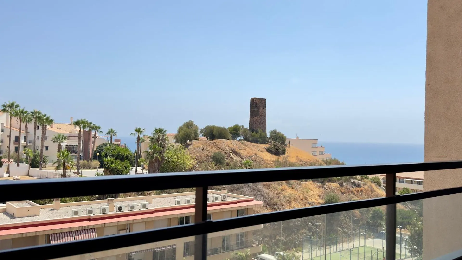 Apartamento Con Vistas Al Mar Y Piscina En Benalmadena Spain