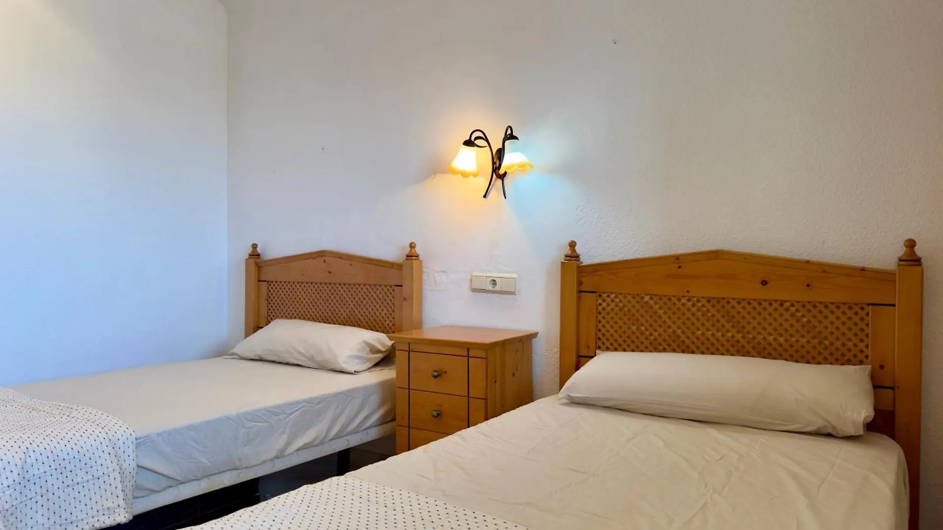 Apartamento Con Vistas Al Mar Y Piscina En Benalmadena Spain