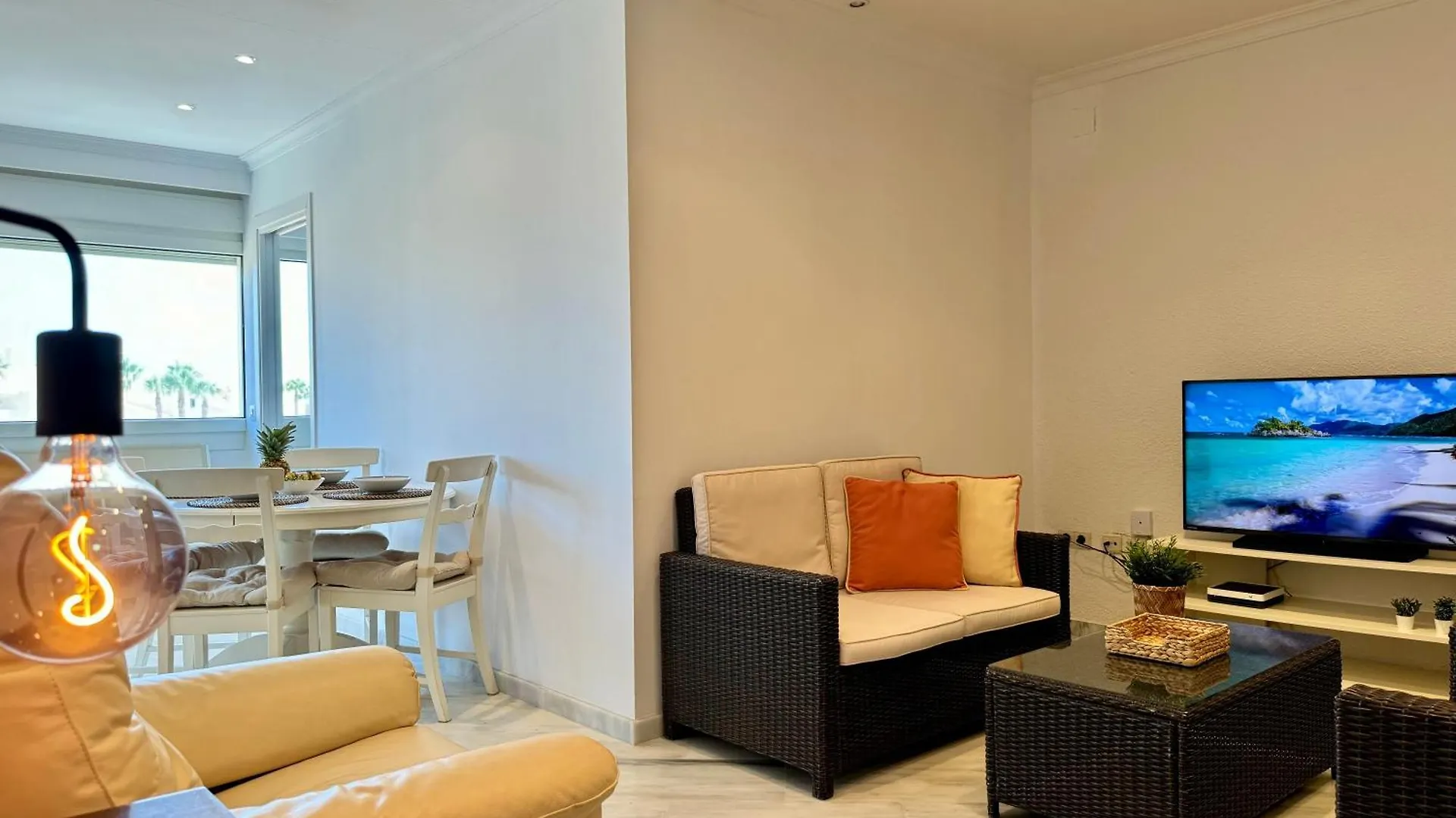 Apartamento Con Vistas Al Mar Y Piscina En Benalmádena